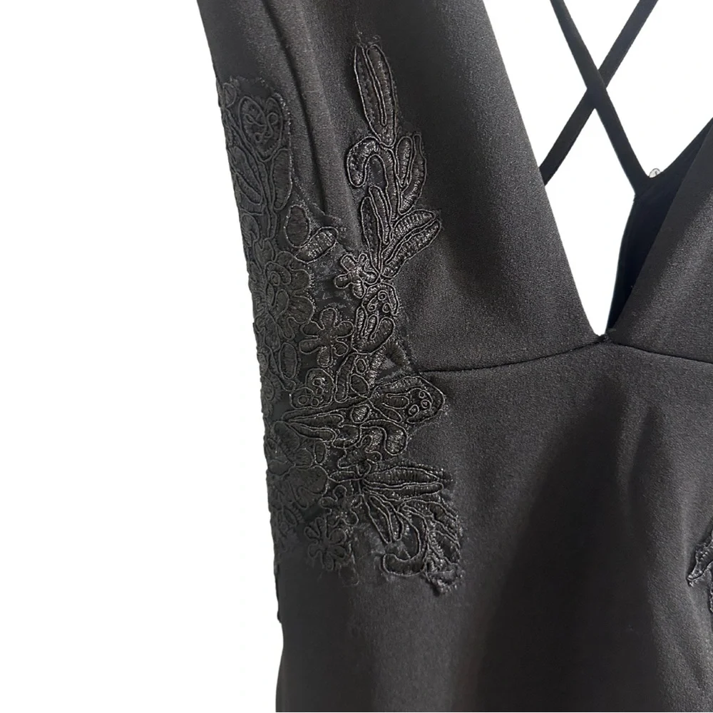 NWT Elegant Long Black Formal Symphony Dress with Deep V-Neck and Lace Detailing - Picture 2 of 11